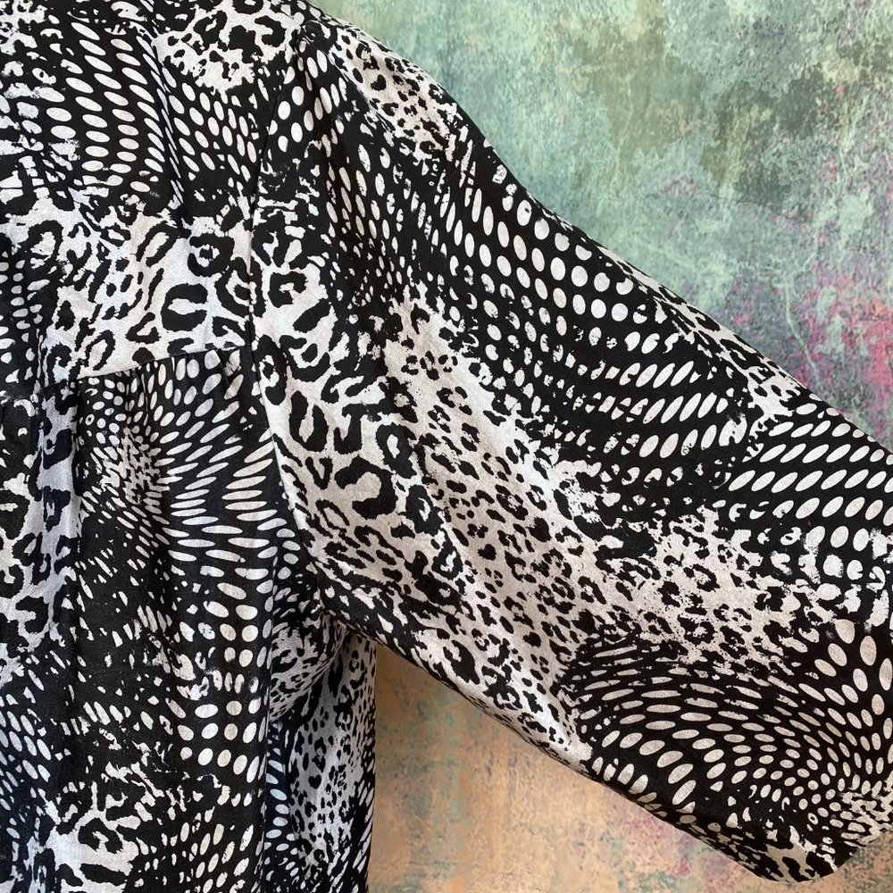 ๐Maggie Barnes Stylish one Button Jacket - Picture 4 of 14